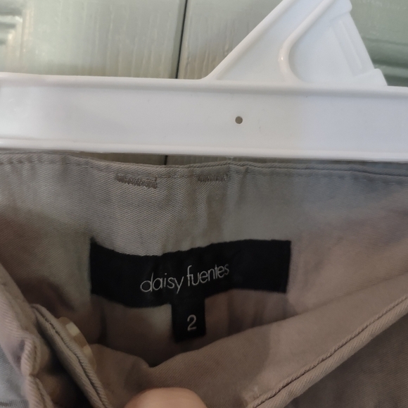 NWT DAISY FUENTES SIZE 2 CAPRI PANTS $40 - Picture 4 of 5